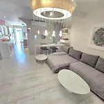Townhouse * 阿德耶