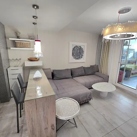 Townhouse Адехе