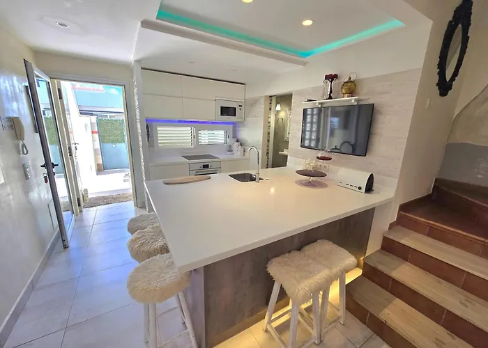 Townhouse Будинок відпочинку Адехе